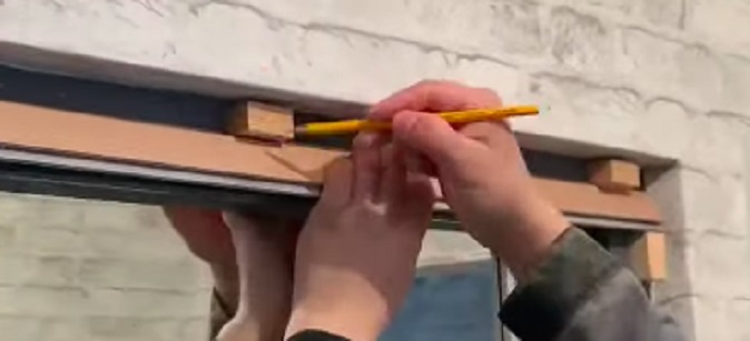 Отмечаем положение брусков